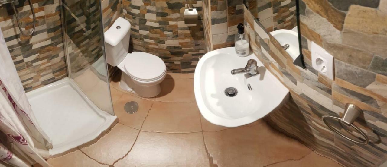 Apartamentos Con Patio Alicante Bagian luar foto
